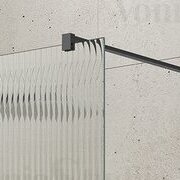 Nordic rifliuoto stiklo dušo sienelė VARIO Juodais matiniais profiliais 1100mm 1